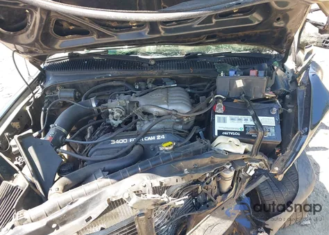 2001 Toyota Tacoma S-Runner z USA, uszkodzony, nr VIN 5TEVN52N41Z735742